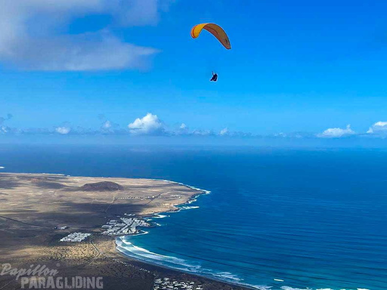 fla8.23-lanzarote-paragliding-landscape-108