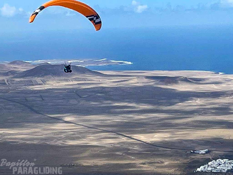 fla8.23-lanzarote-paragliding-landscape-110