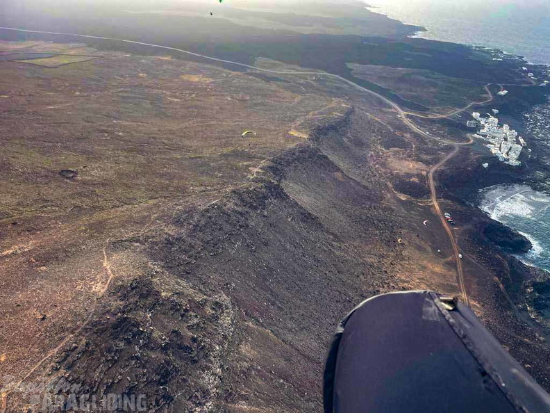 fla8.23-lanzarote-paragliding-landscape-125