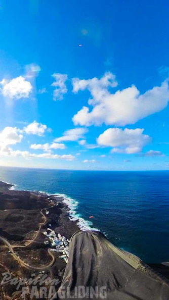 fla8.23-lanzarote-paragliding-portrait-101