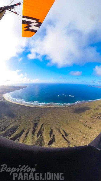 fla8.23-lanzarote-paragliding-portrait-102