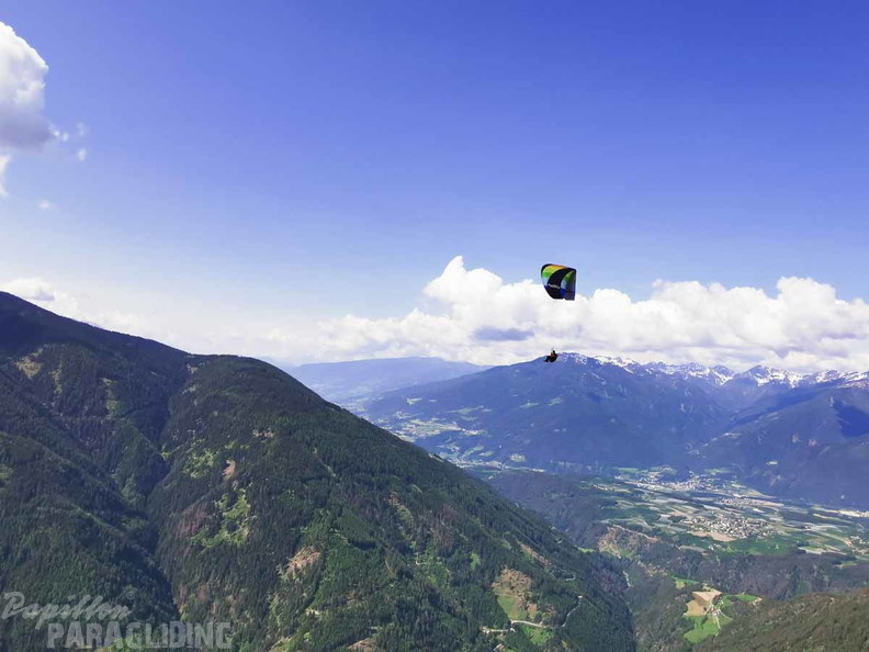 DH20.23-Paragliding-Luesen-101