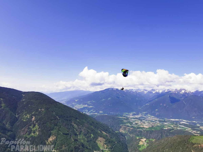 DH20.23-Paragliding-Luesen-100