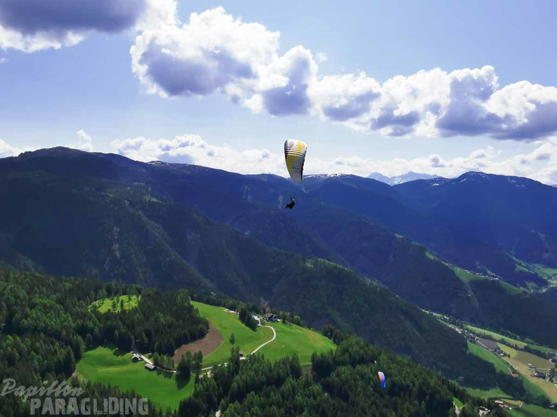 DH20.23-Paragliding-Luesen-111