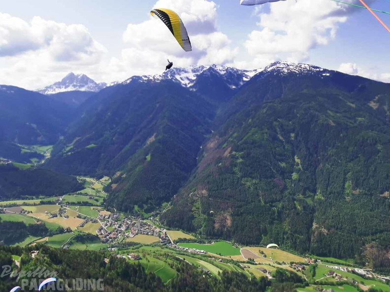 DH20.23-Paragliding-Luesen-116