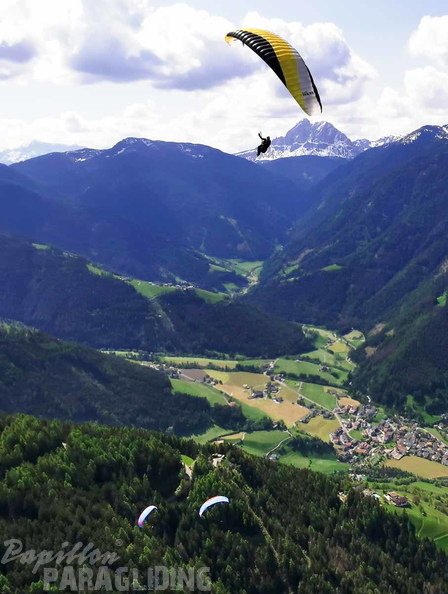 DH20.23-Paragliding-Luesen-121