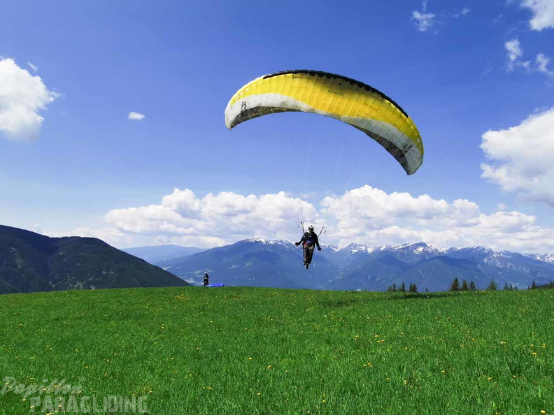 DH20.23-Paragliding-Luesen-126