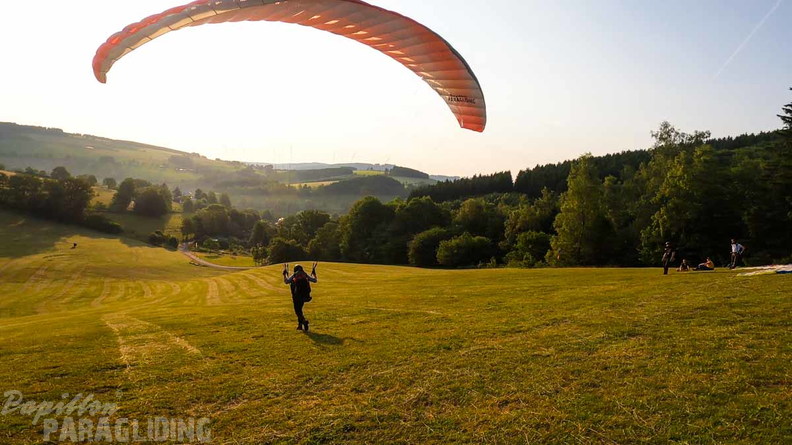 es25.23-elpe-paragliding-120