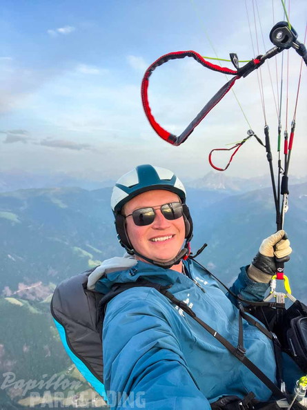 DH25.23-luesen-paragliding-113