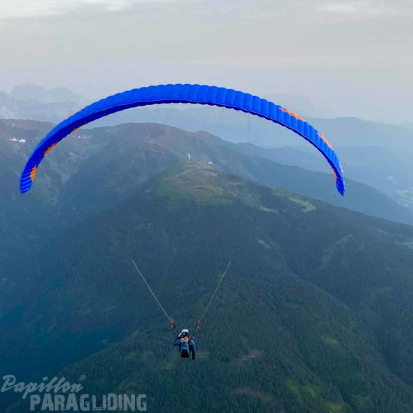 DH25.23-luesen-paragliding-200