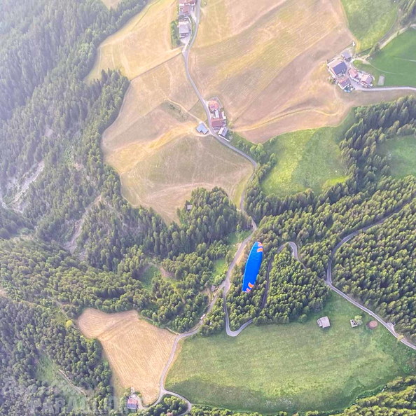 DH25.23-luesen-paragliding-201