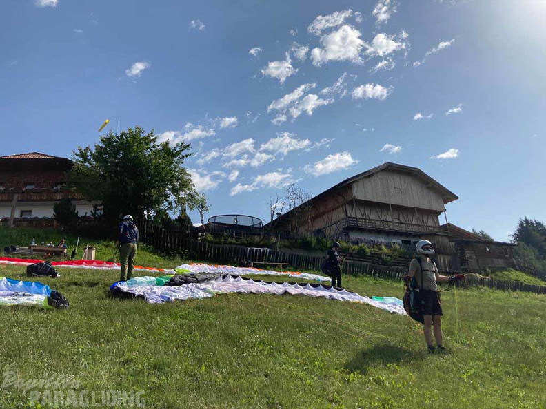 dh29.23-luesen-paragliding-sommer-111