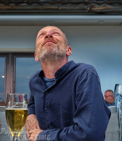 dh32.23-luesen-paragliding-240