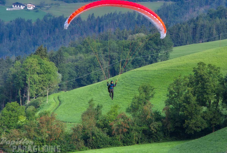 dh32.23-luesen-paragliding-256