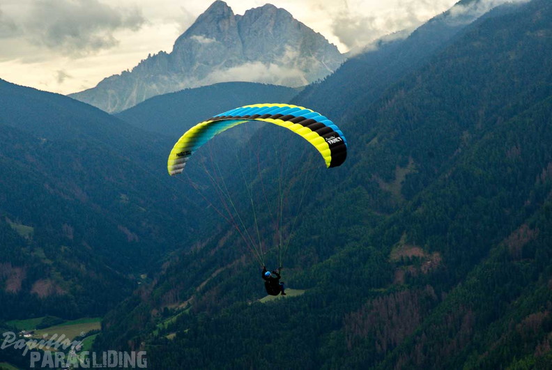 dh32.23-luesen-paragliding-119