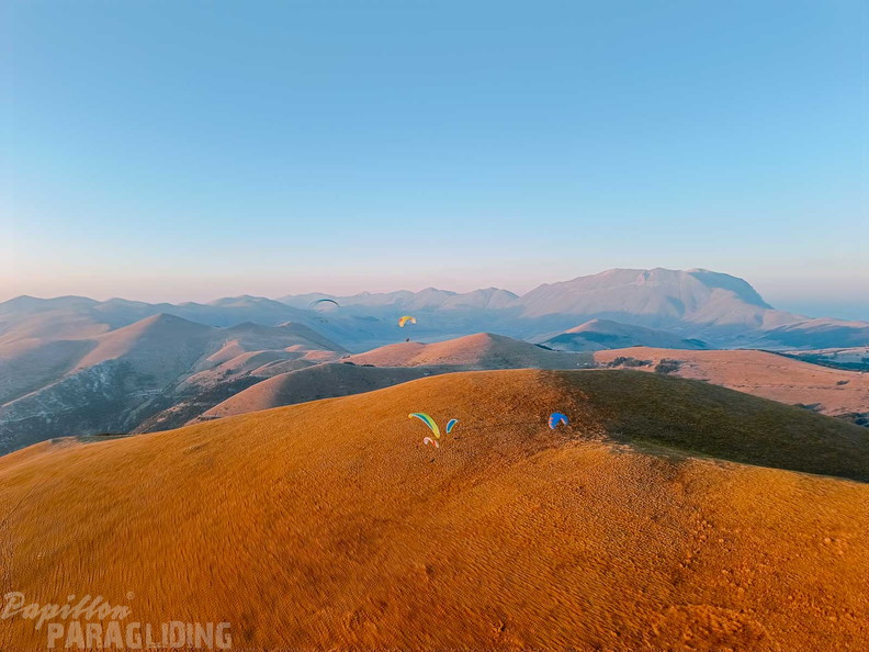 fcf37.23-castelluccio-paragliding-141