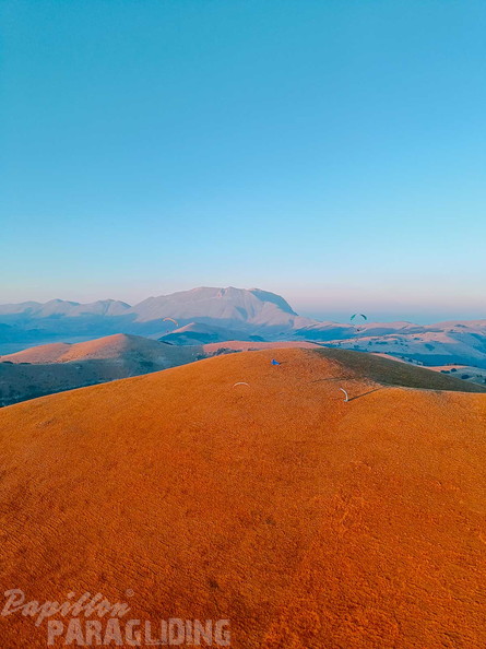 fcf37.23-castelluccio-paragliding-143