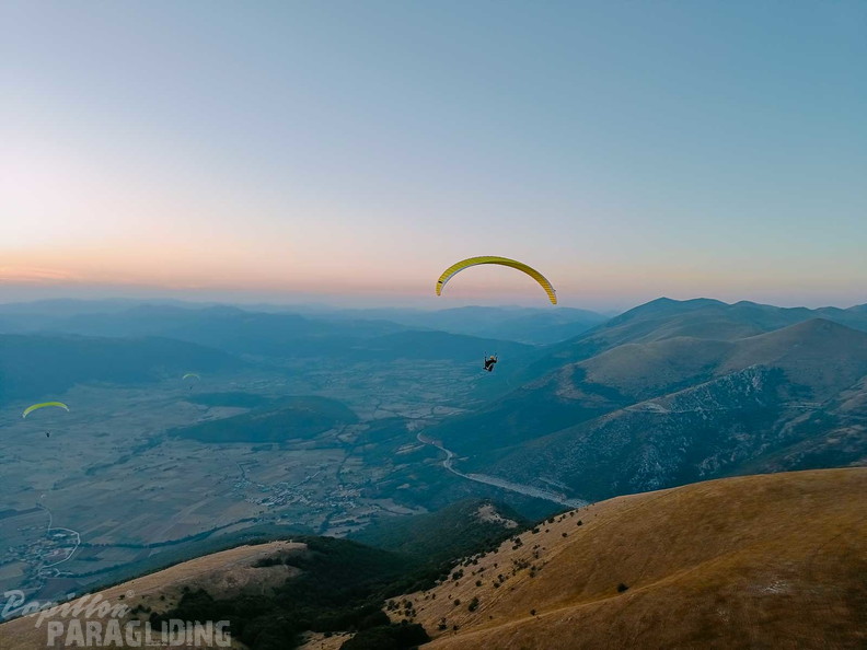 fcf37.23-castelluccio-paragliding-147