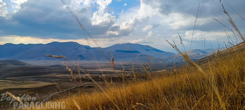 fcf37.23-castelluccio-paragliding-175