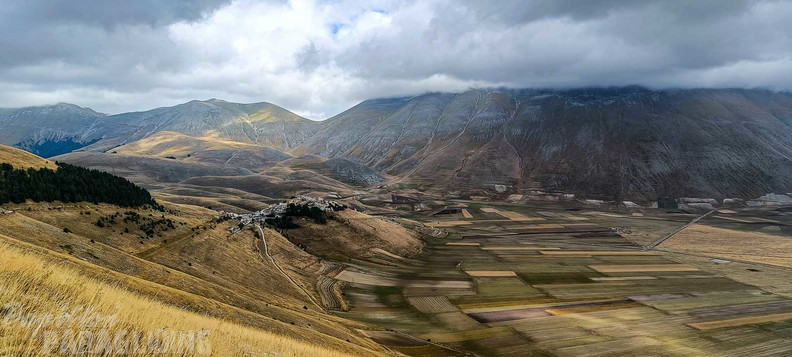fcf37.23-castelluccio-paragliding-184