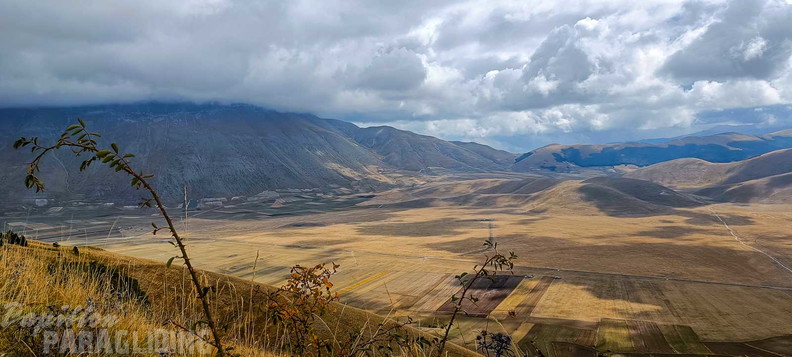 fcf37.23-castelluccio-paragliding-182