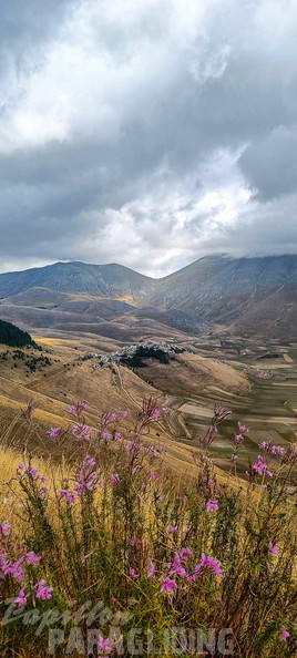 fcf37.23-castelluccio-paragliding-188
