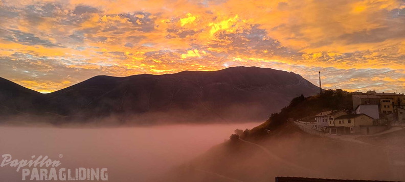 fcf37.23-castelluccio-paragliding-192