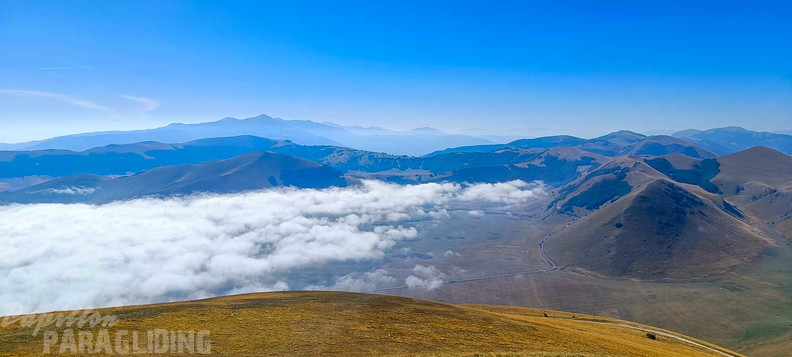 fcf37.23-castelluccio-paragliding-110