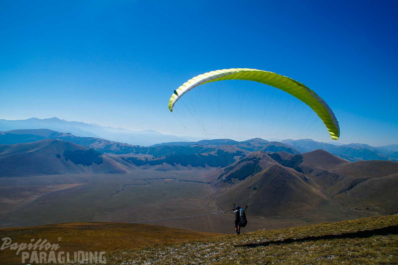 fcf37.23-castelluccio-italien-paragliding-01301