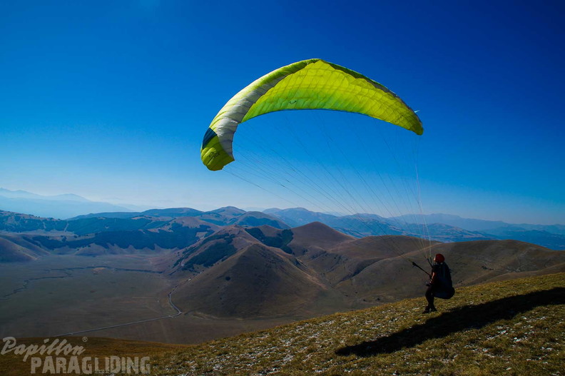 fcf37.23-castelluccio-italien-paragliding-01307
