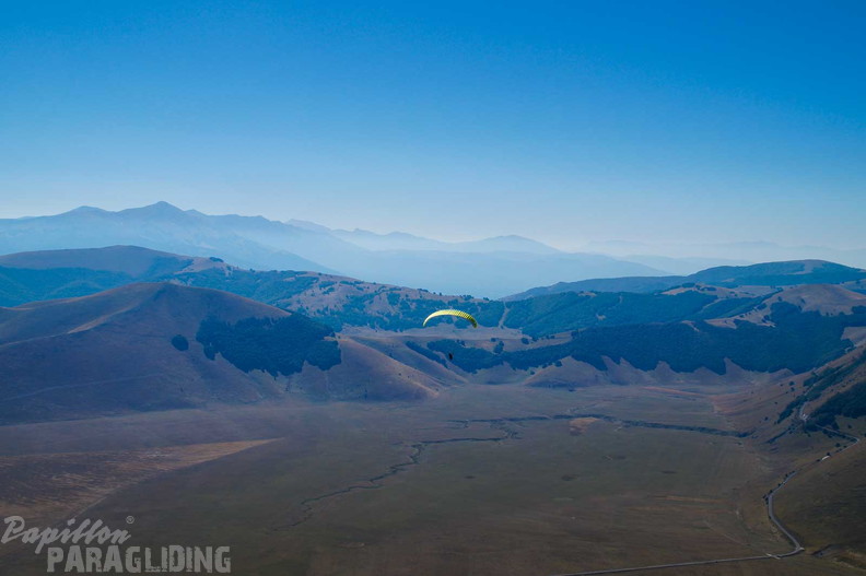 fcf37.23-castelluccio-italien-paragliding-01305
