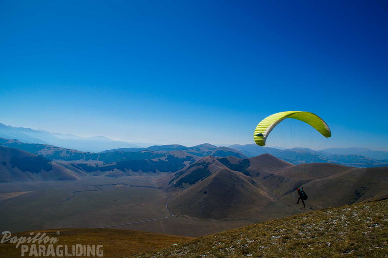 fcf37.23-castelluccio-italien-paragliding-01310