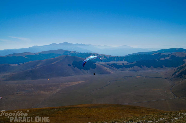 fcf37.23-castelluccio-italien-paragliding-01317