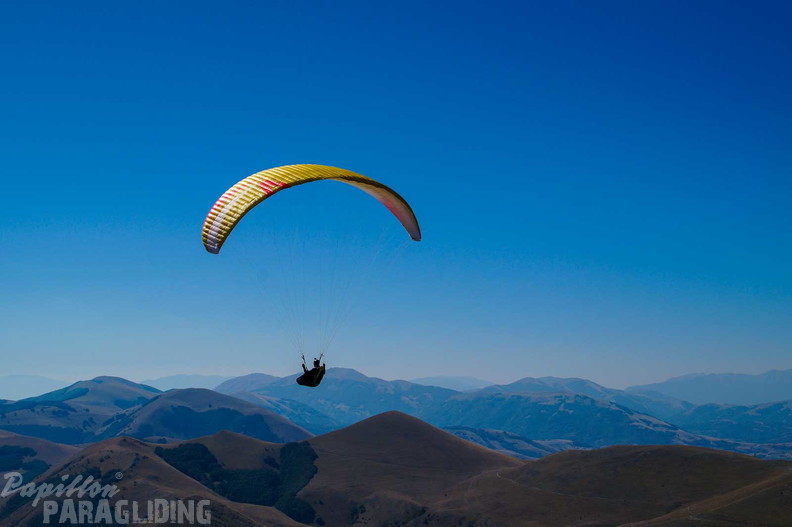 fcf37.23-castelluccio-italien-paragliding-01319