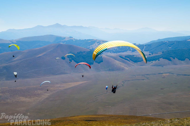 fcf37.23-castelluccio-italien-paragliding-01322