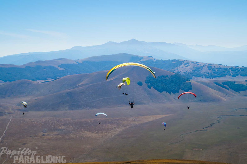 fcf37.23-castelluccio-italien-paragliding-01323