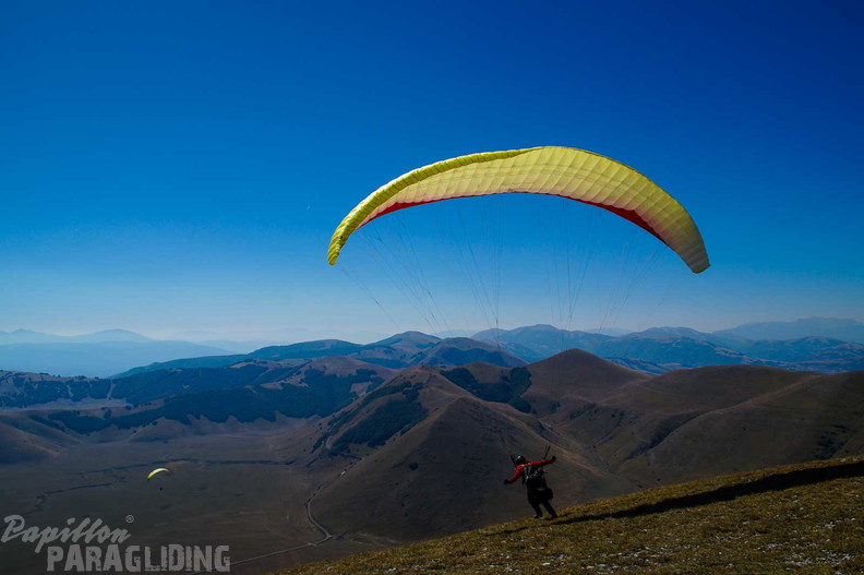 fcf37.23-castelluccio-italien-paragliding-01326