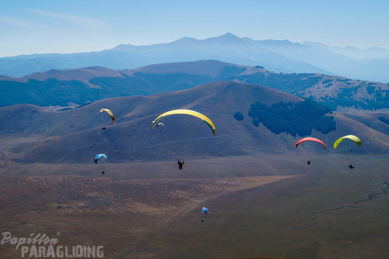 fcf37.23-castelluccio-italien-paragliding-01324