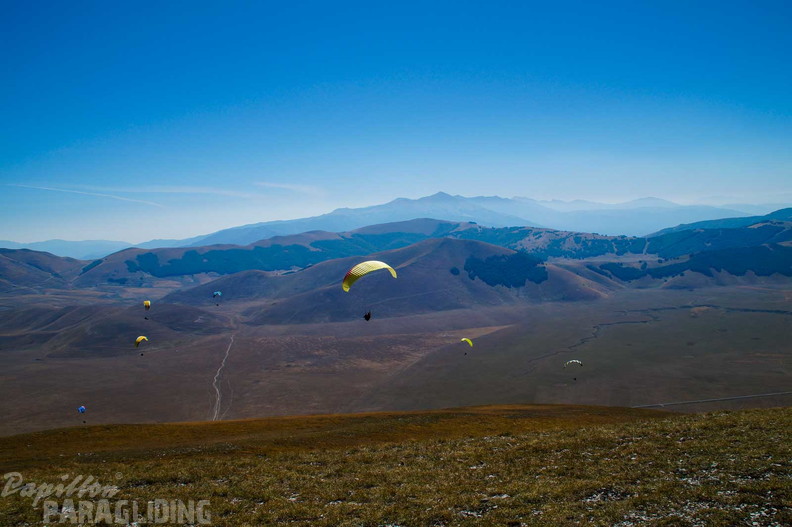 fcf37.23-castelluccio-italien-paragliding-01329