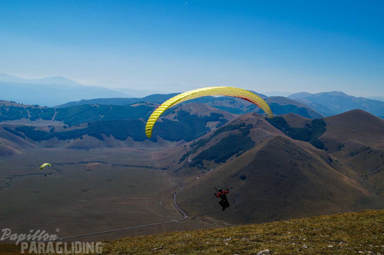 fcf37.23-castelluccio-italien-paragliding-01327