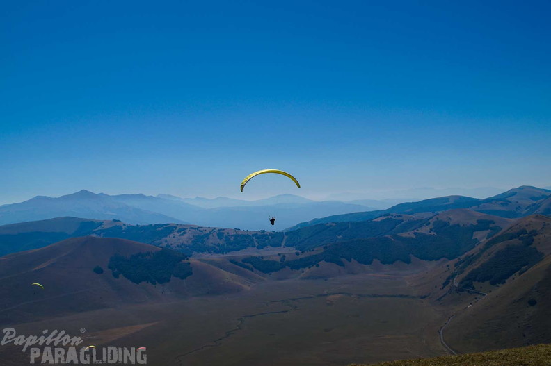 fcf37.23-castelluccio-italien-paragliding-01331