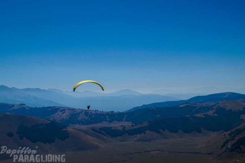fcf37.23-castelluccio-italien-paragliding-01332