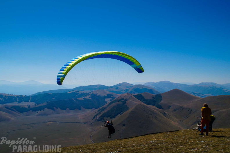 fcf37.23-castelluccio-italien-paragliding-01334