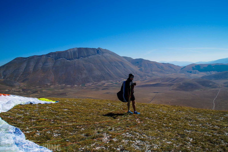 fcf37.23-castelluccio-italien-paragliding-01340