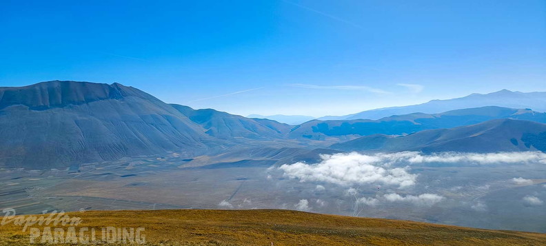 fcf37.23-castelluccio-paragliding-114