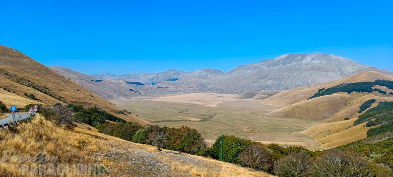 fcf37.23-castelluccio-paragliding-115