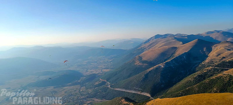 fcf37.23-castelluccio-paragliding-119