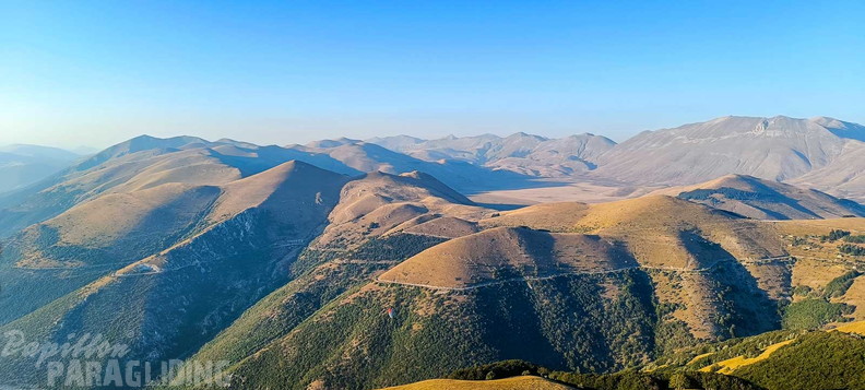 fcf37.23-castelluccio-paragliding-124