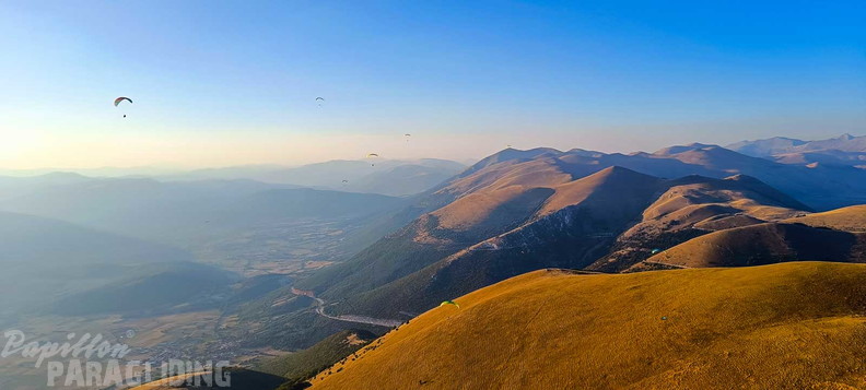 fcf37.23-castelluccio-paragliding-133