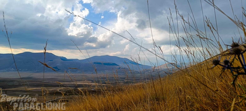 fcf37.23-castelluccio-paragliding-173